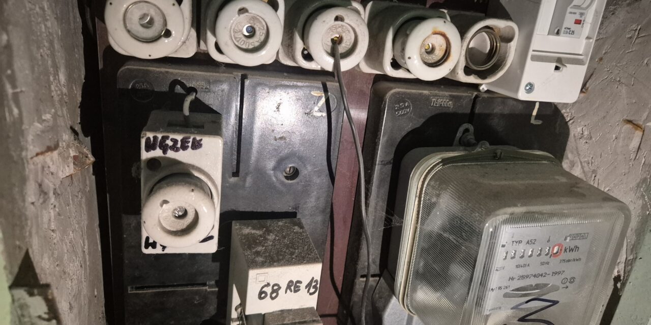 Stare instalacje elektryczne w blokach