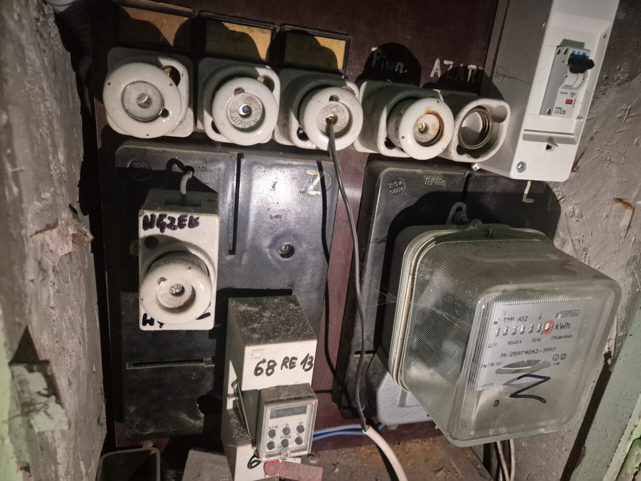 Stare instalacje elektryczne w blokach